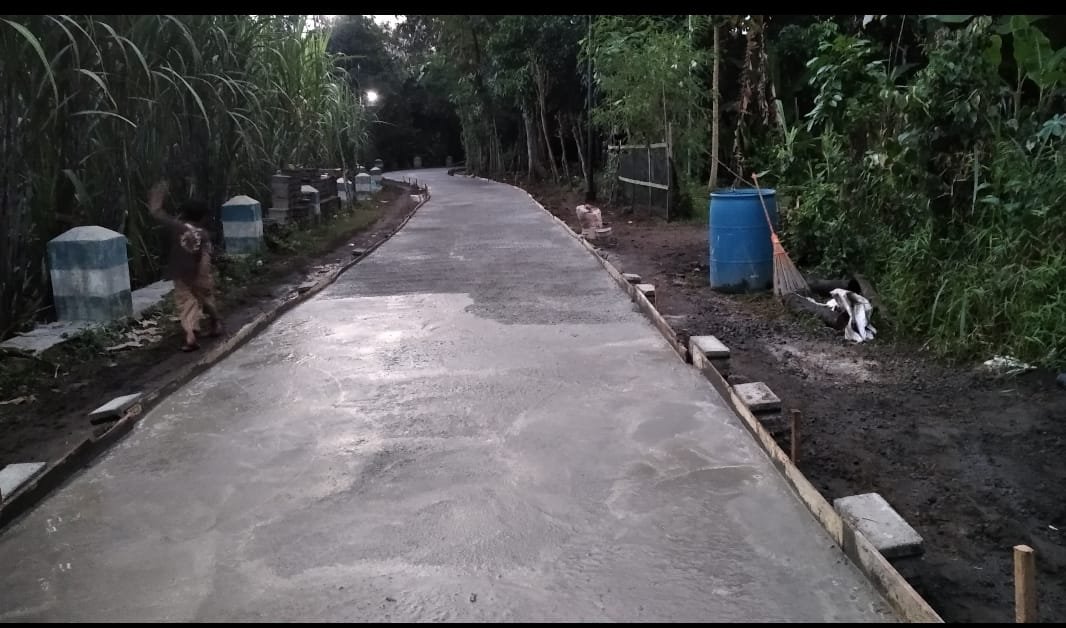 Warga Dusun Dadapan Bangun Jalan Rusak Secara Swadaya, Tumbuhkan Semangat Kolektif Masyarakat