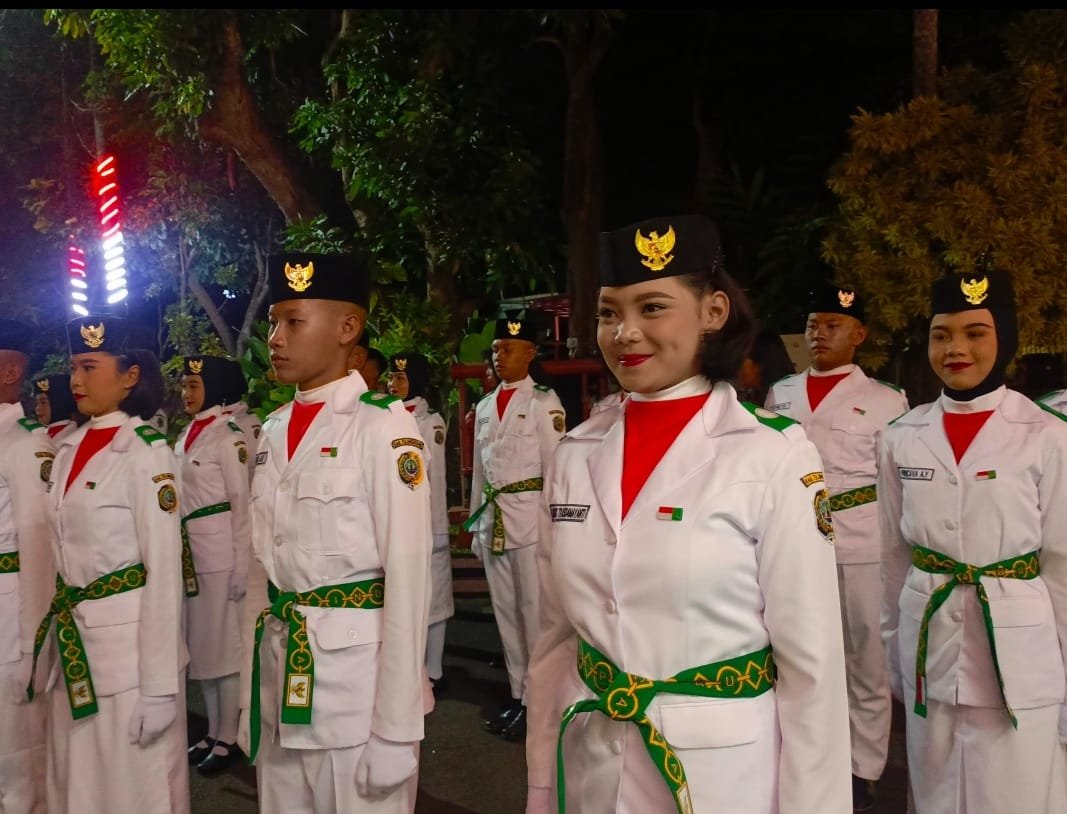 Pelita Merah Putih Menyala di Pendopo: Paskibraka Tulungagung 2025 Resmi Dikukuhkan