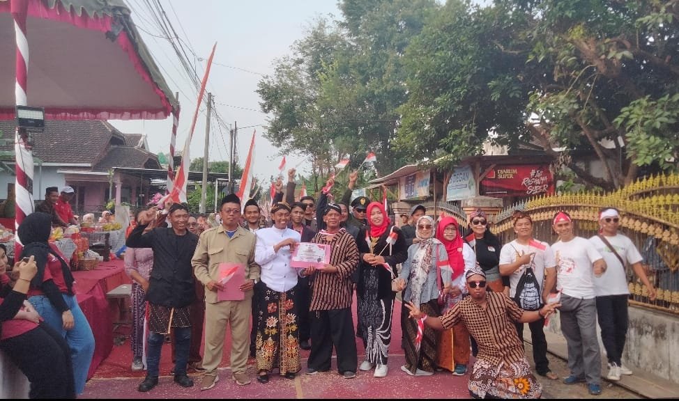 Carnival HUT RI ke-80 di Gaprang: Parodi Proklamasi Jadi Daya Tarik, Warga Bersatu Meriahkan Pesta Rakyat