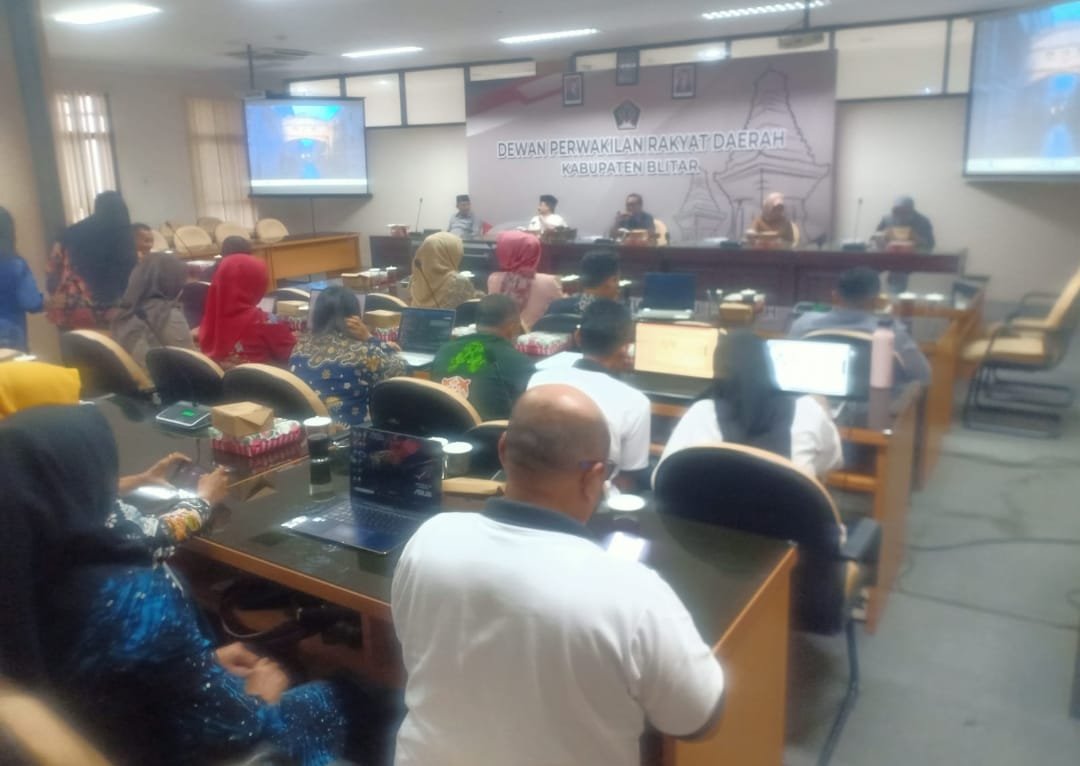 GPI Demo di DPRD Blitar, Desak Paripurna Pengesahan APBD-P 2025