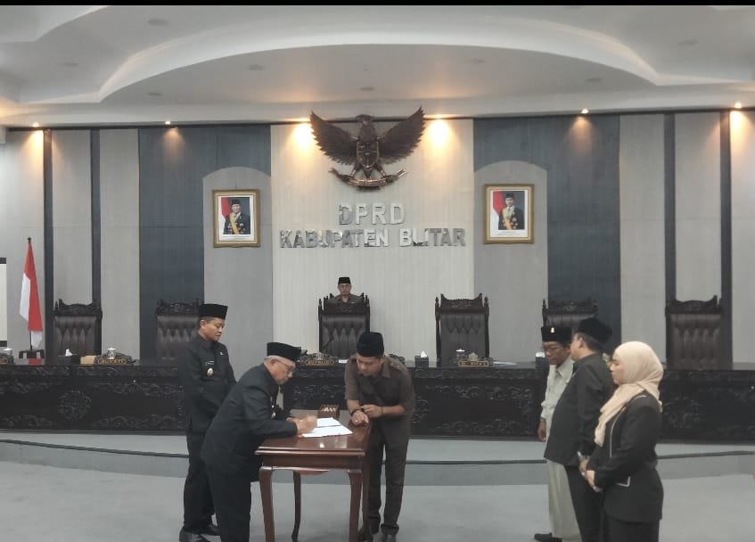 Rapat Paripurna DPRD Blitar: Perubahan APBD 2025 Ditetapkan Bersama Bupati