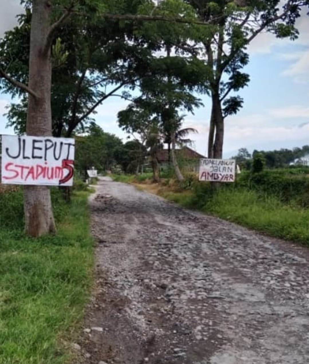 Jalan Rusak Tak Kunjung Diperbaiki, Warga Butun Bersuara—Bersuara, dan Terus Bersuara