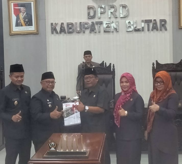 DPRD Kabupaten Blitar Sahkan 6 Perda, Masa Jabatan Kades 8 Tahun dan Perlindungan Produk Lokal Diperkuat