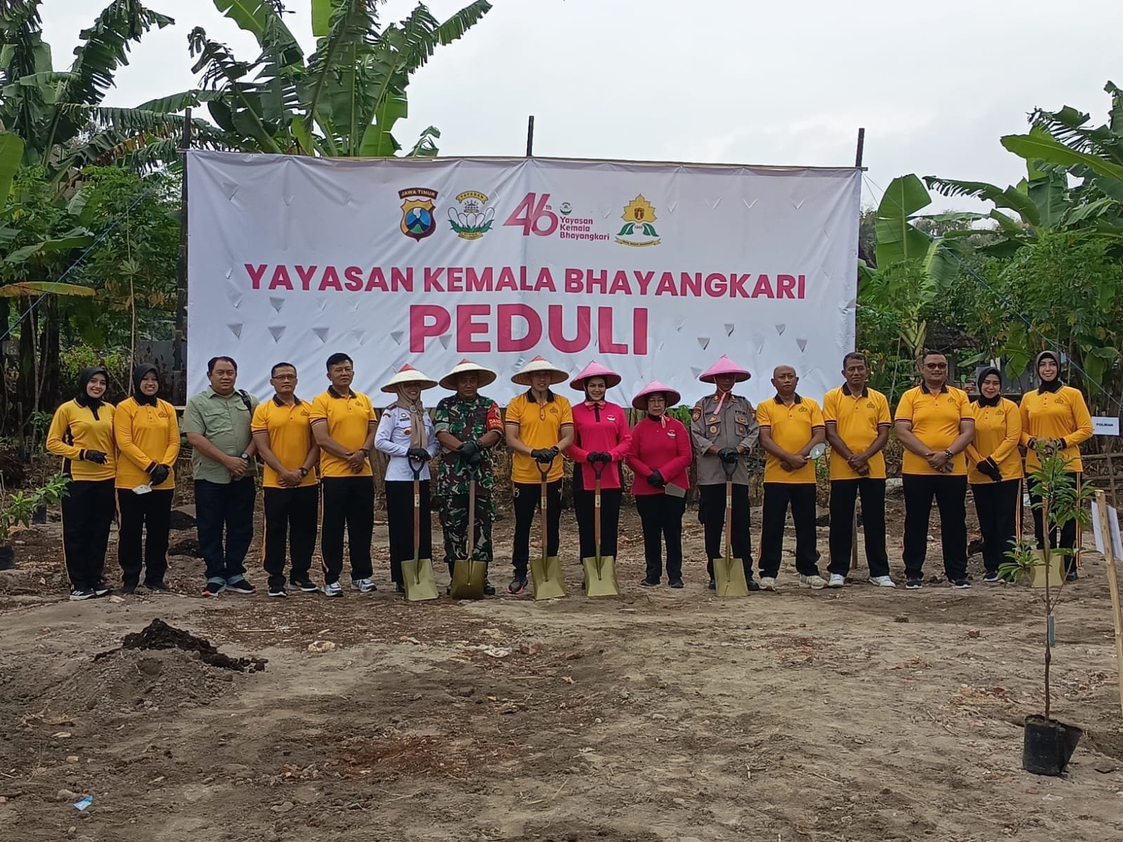 Polres Blitar Dukung HUT YKB ke-46 dengan Aksi Nyata Penanaman Pohon di Kademangan