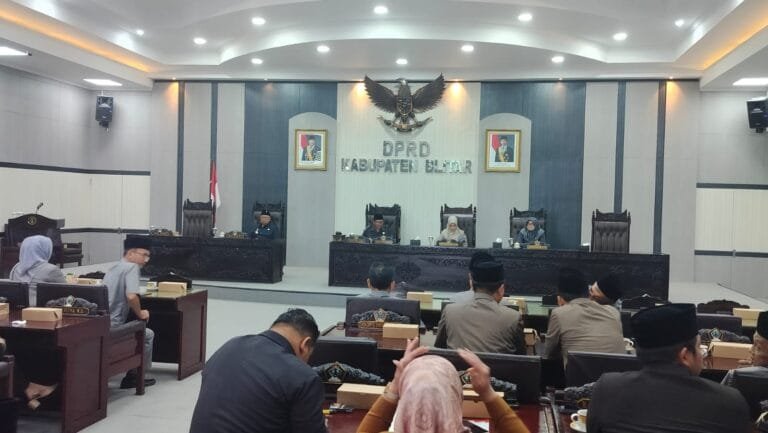Paripurna LKPJ 2025, DPRD Blitar Apresiasi Kinerja Bupati Tapi Beri Catatan Kritis